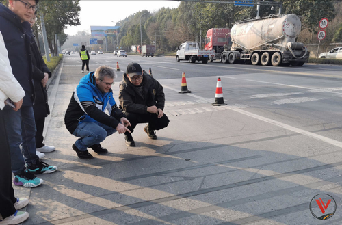 Latest company news about Russian Integris visited Enviko The two sides had a heated discussion on dynamic weighing cooperation